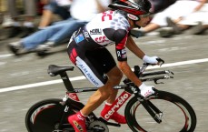 斯诺克小组决赛上演中国内战，吴宜泽力克赵心童勇夺冠军奖杯