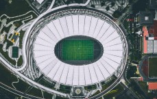 卡尔追逐世界杯梦想，十七岁少年的绿茵传奇之旅