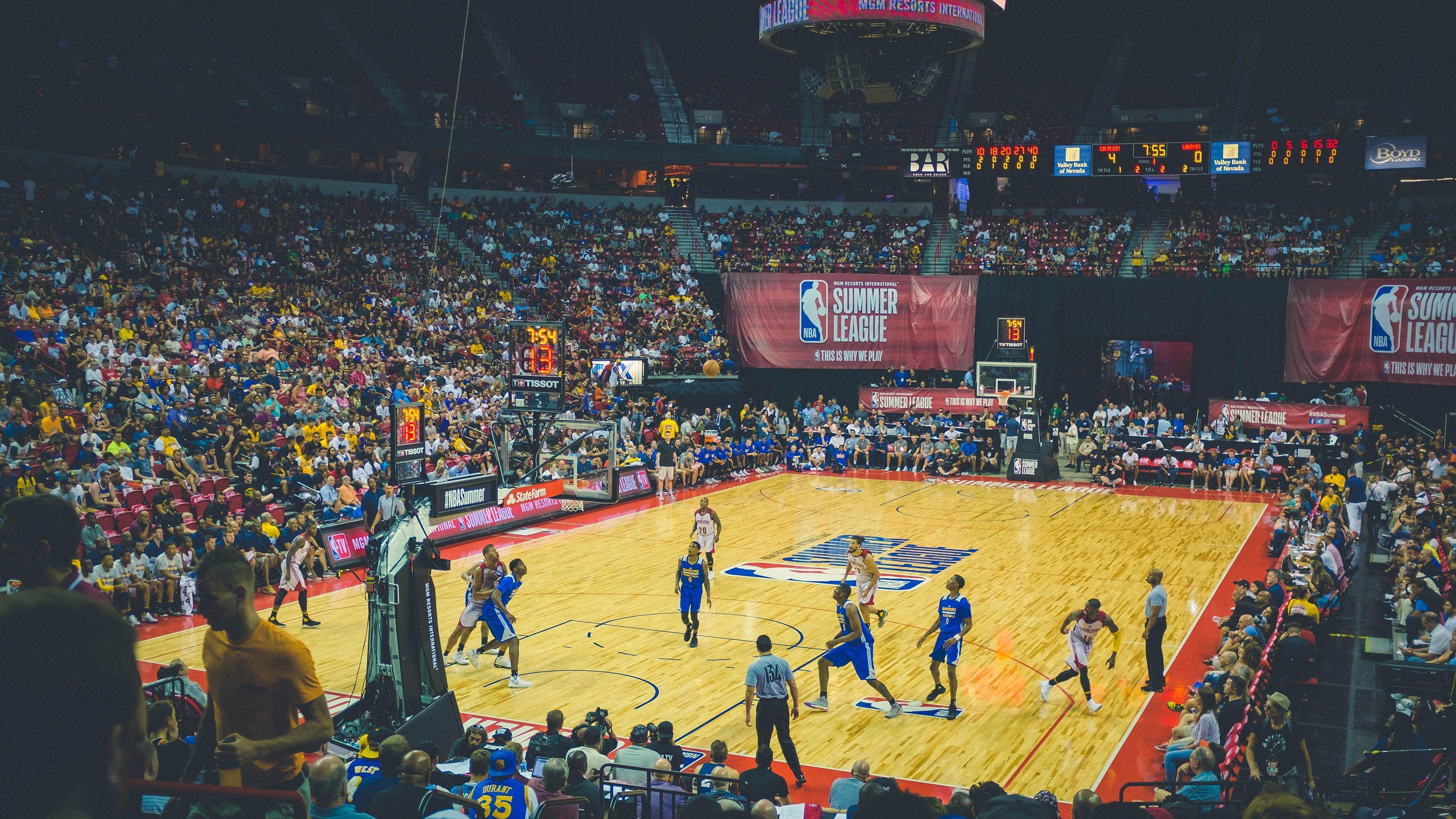 德甲半场激战，汉堡与门兴格拉德巴赫互交白卷，僵局待破