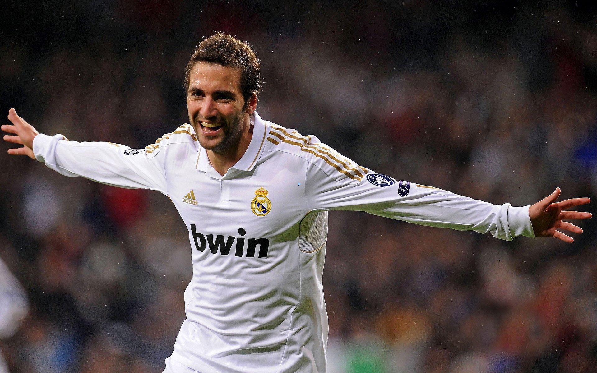 皇马更衣室对阿隆索态度各异 支持球员保持沉默